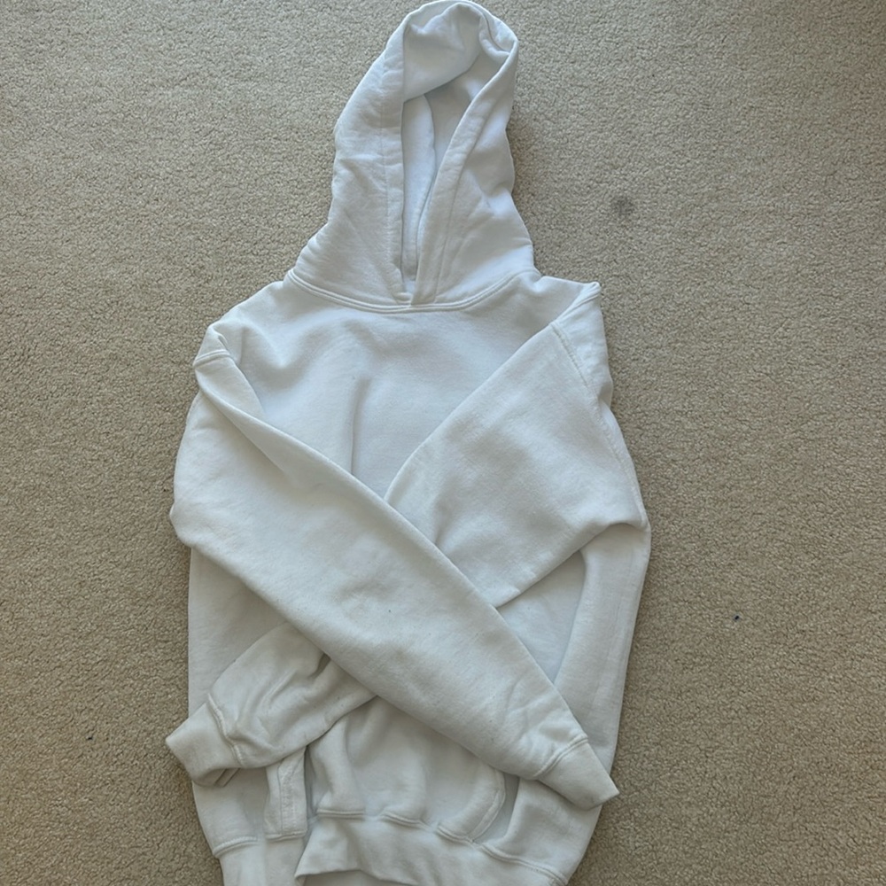 Gildan white sweatshirt